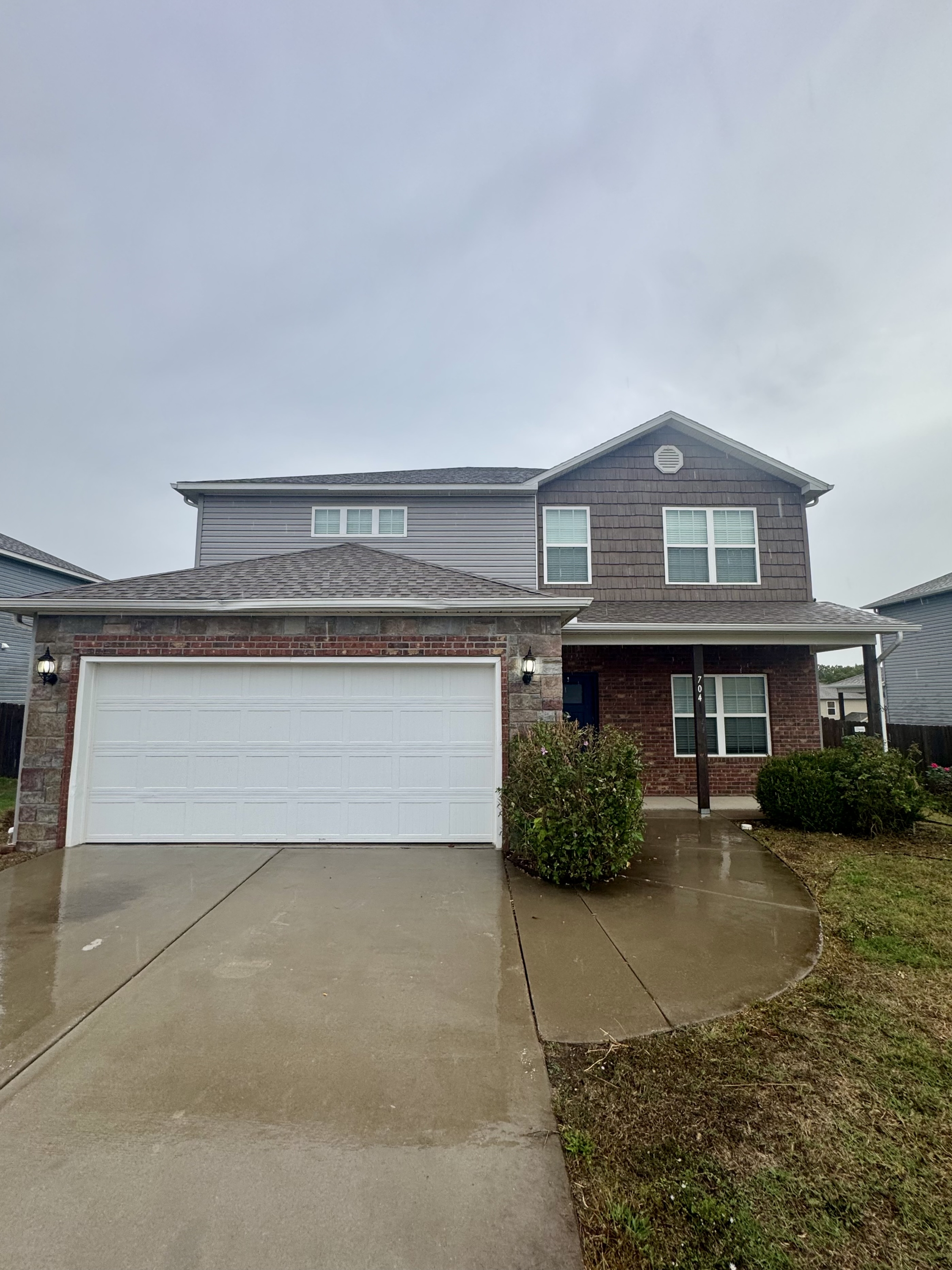 704 SW Loudon Dr